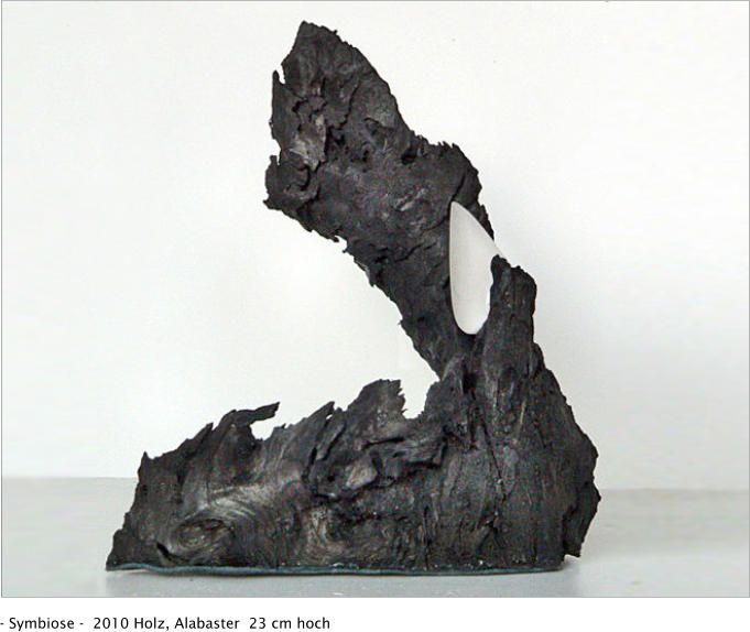 - Symbiose -  2010 Holz, Alabaster  23 cm hoch