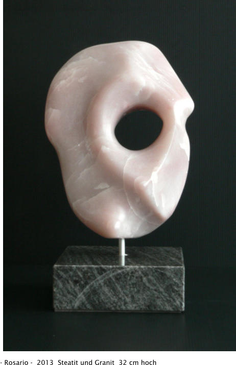 - Rosario -  2013  Steatit und Granit  32 cm hoch