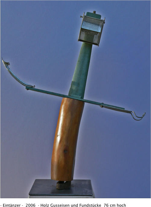 - Eintänzer -  2006  - Holz Gusseisen und Fundstücke  76 cm hoch